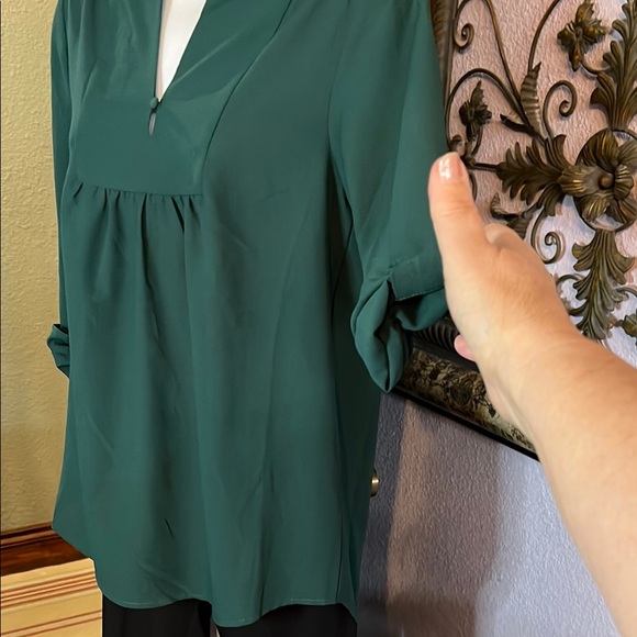 NWT Elegant Brixon Ivy Top - green flowing     With ruched sleeves Sz XS - Picture 7 of 12